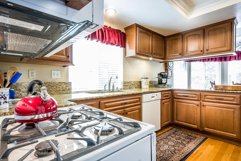 Kitchen remodeling & cabinet refacing in Corona and Southern California