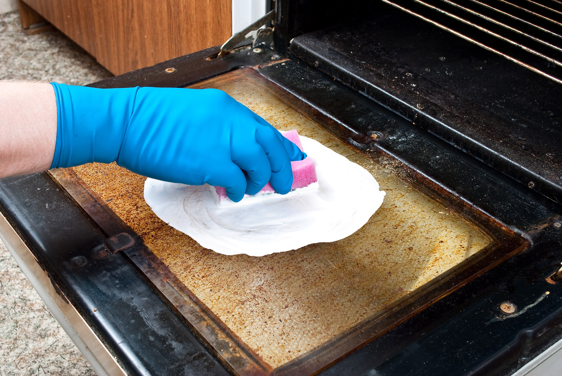 Kitchen Maintenance 101: How to Clean an Oven?