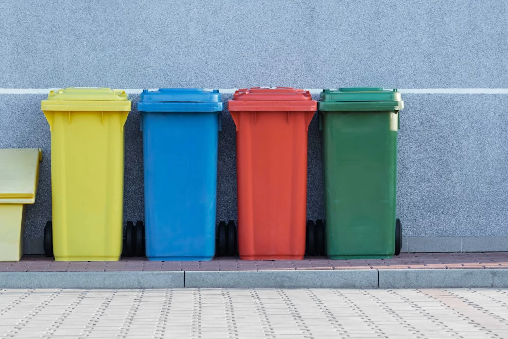 5 Tips to Keep Your Trash Can from Smelling
