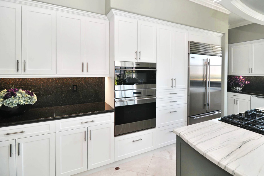 Cabinet Refacing vs. Refinishing